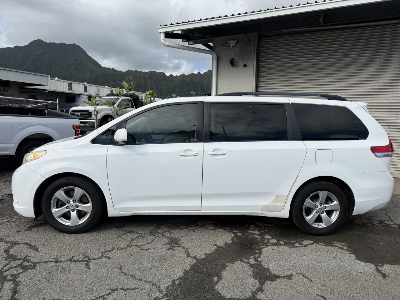 Toyota Sienna LE 8-Pass V6 2011