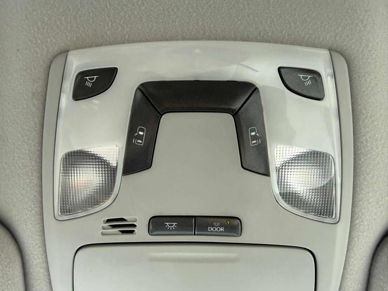 Toyota Sienna LE 8-Pass V6 2011