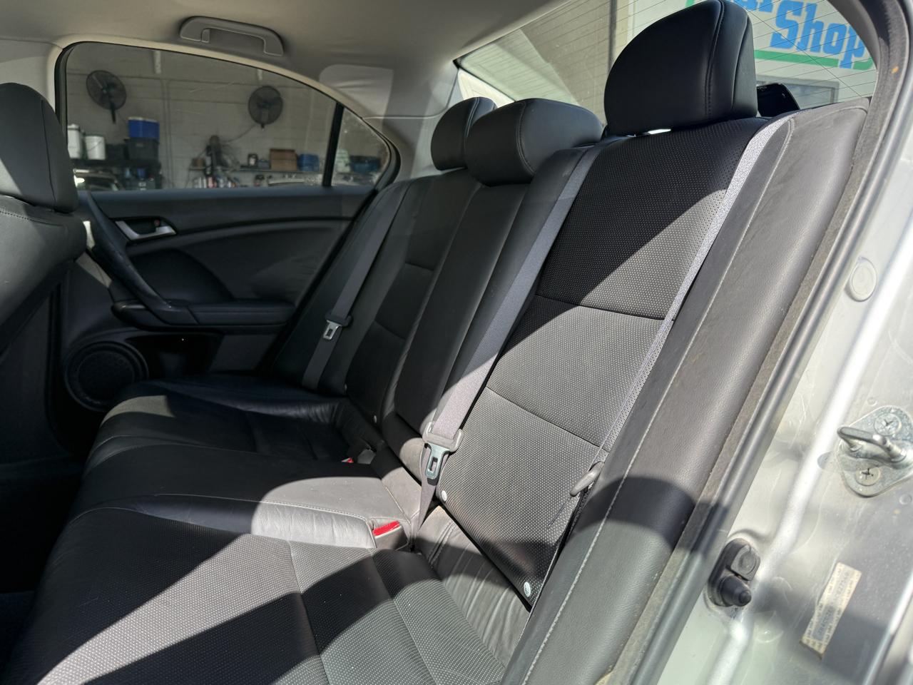 Acura TSX 6-speed MT 2010