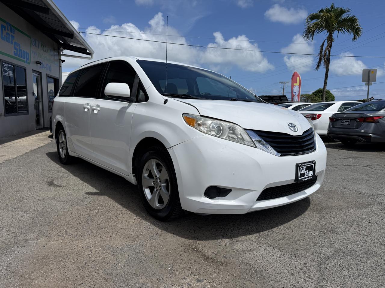 Toyota Sienna LE 8-Pass V6 2011