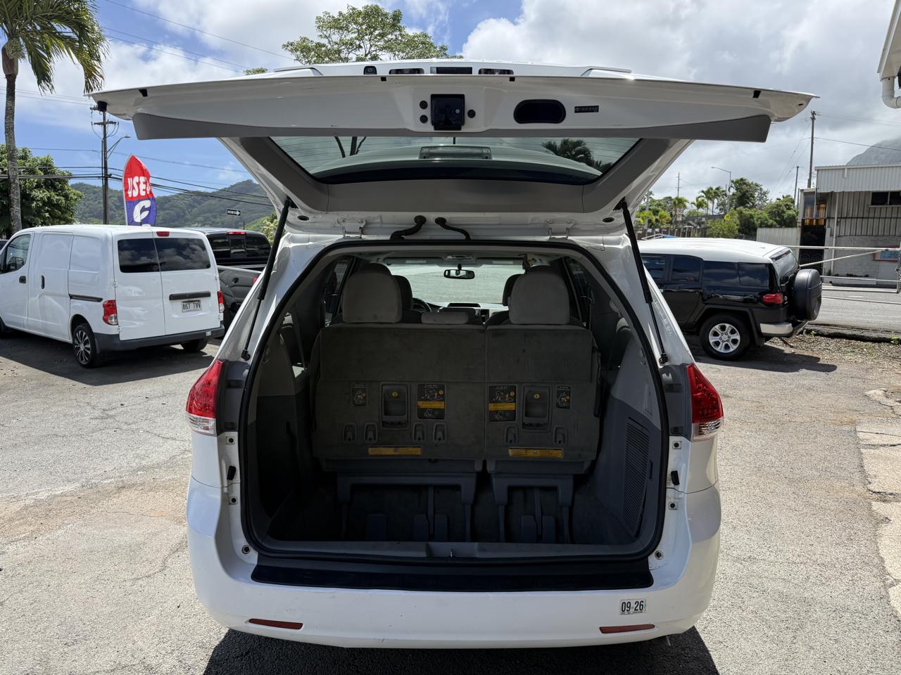 Toyota Sienna LE 8-Pass V6 2011