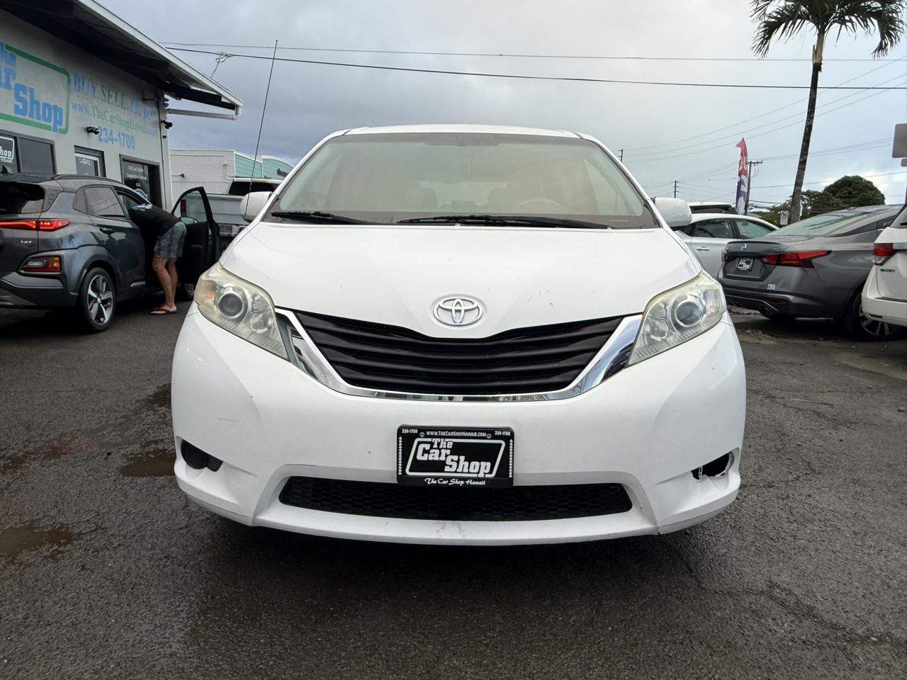 Toyota Sienna LE 8-Pass V6 2011
