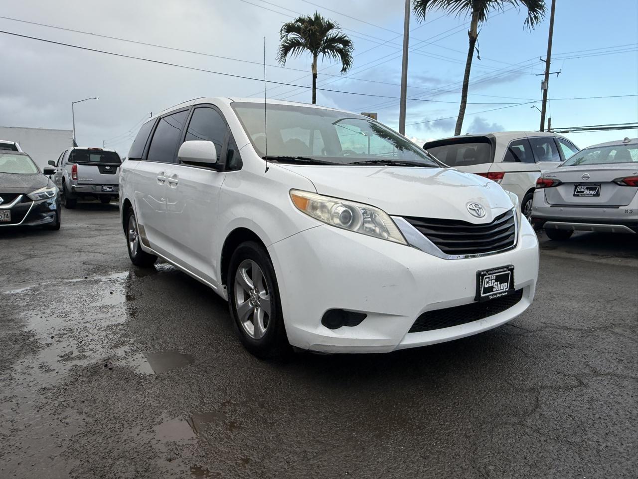 Toyota Sienna LE 8-Pass V6 2011