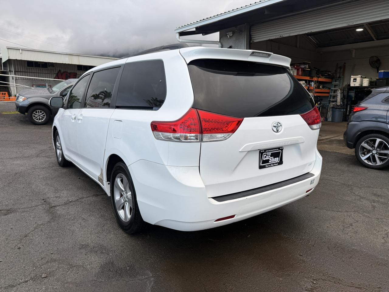 Toyota Sienna LE 8-Pass V6 2011
