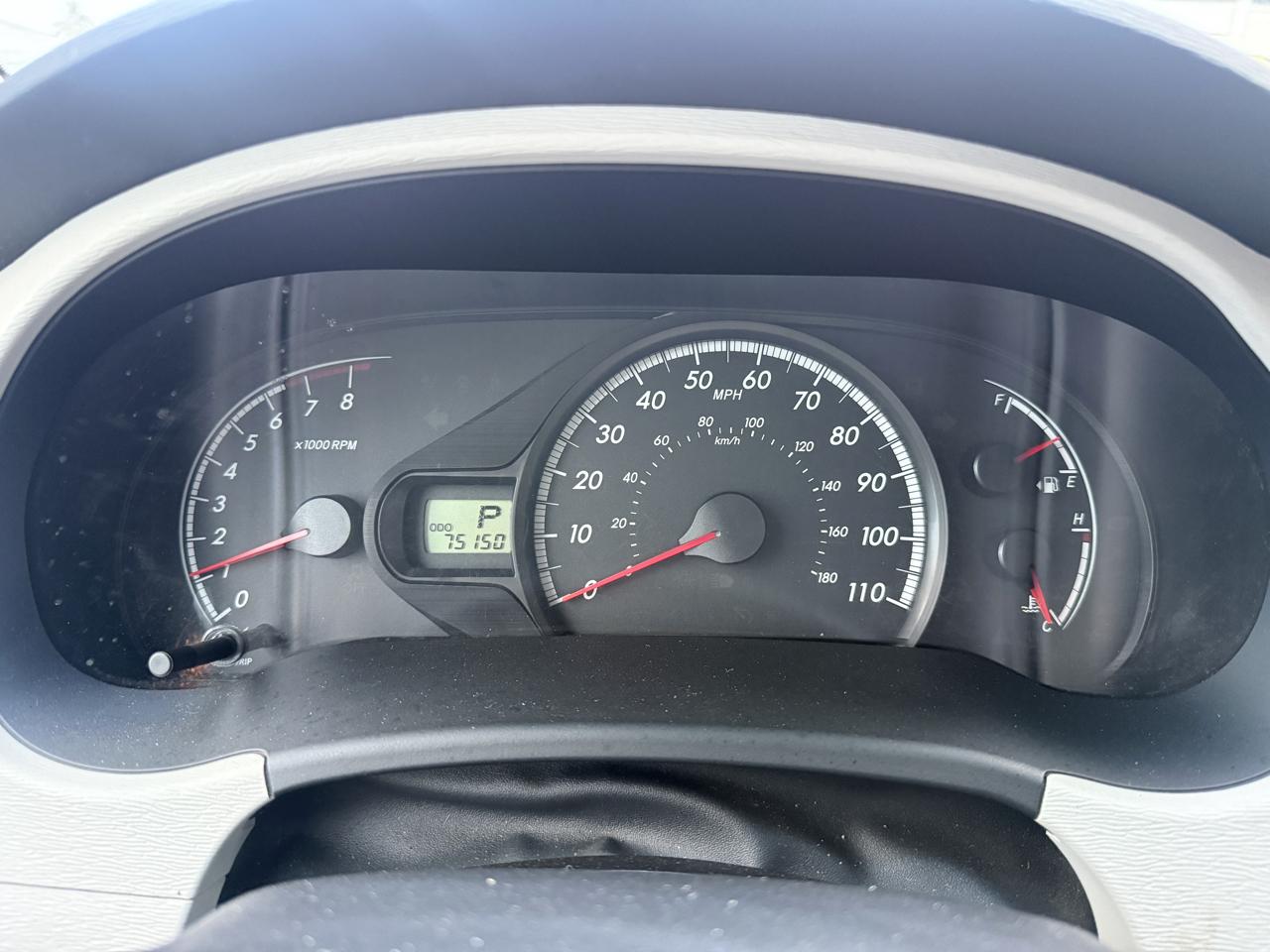 Toyota Sienna LE 8-Pass V6 2011