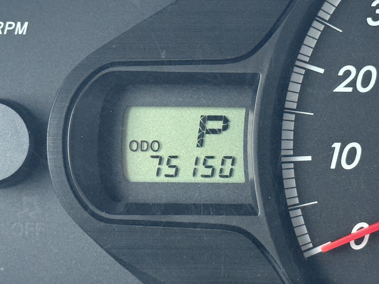 Toyota Sienna LE 8-Pass V6 2011