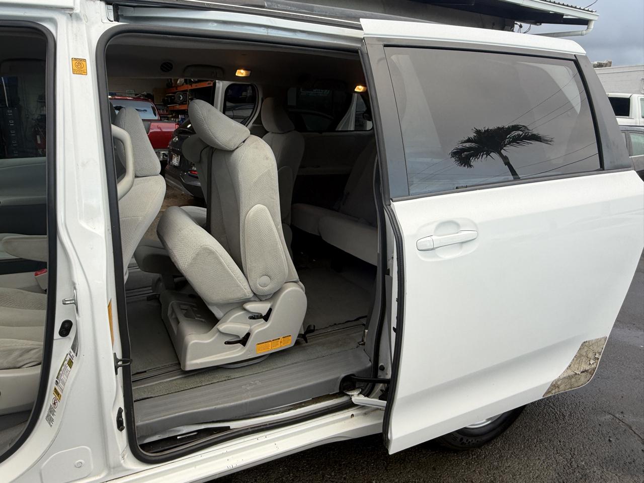 Toyota Sienna LE 8-Pass V6 2011