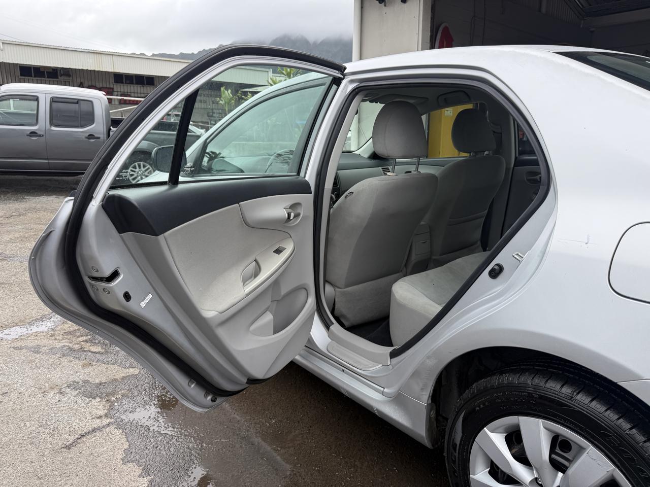 Toyota Corolla LE 2012