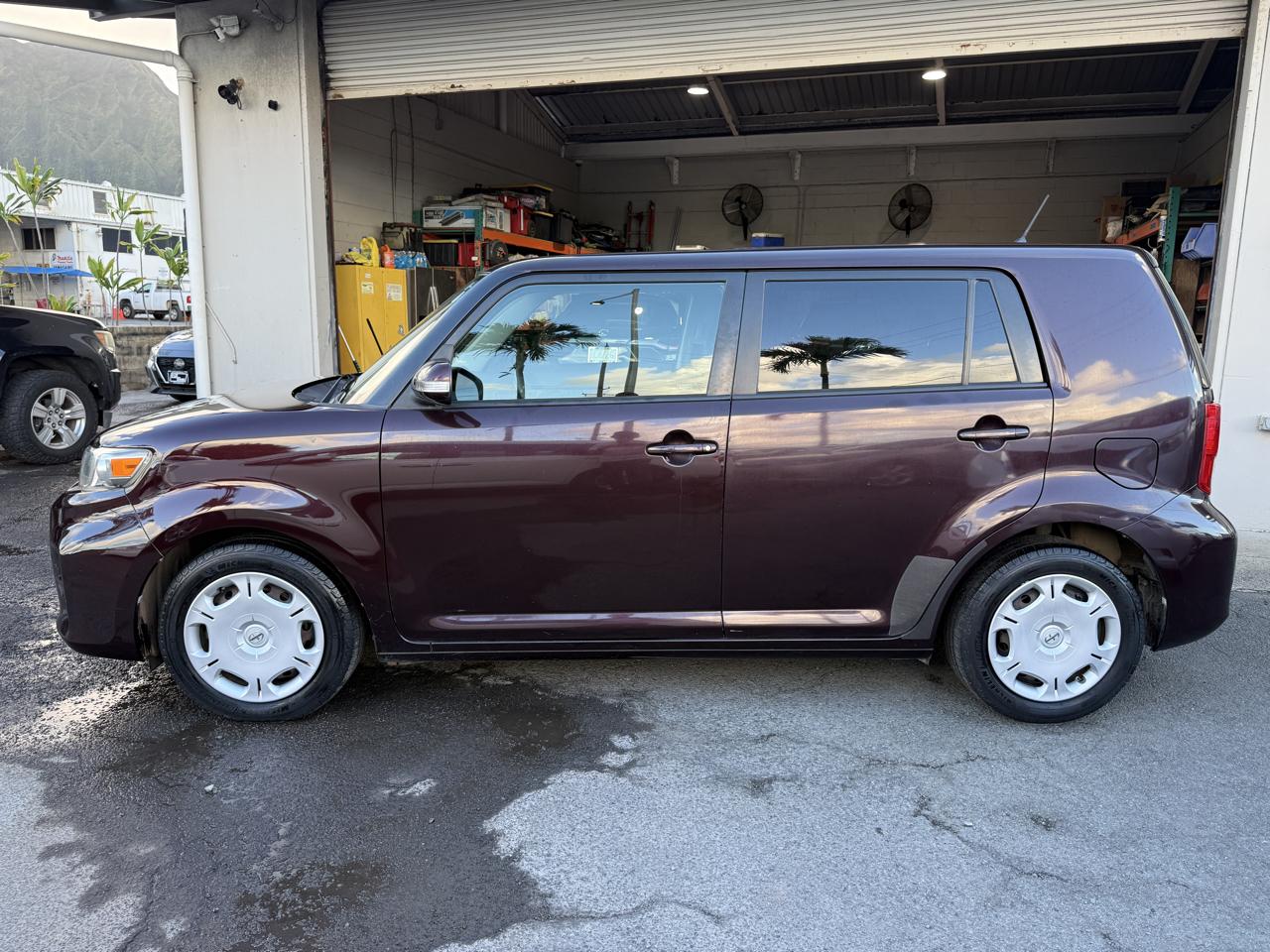 Scion xB 5-Door Wagon 4-Spd AT 2013