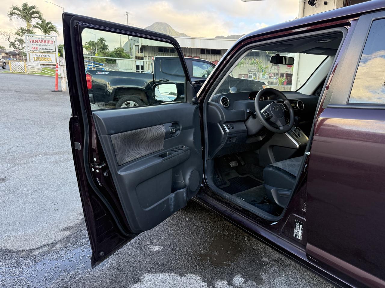 Scion xB 5-Door Wagon 4-Spd AT 2013