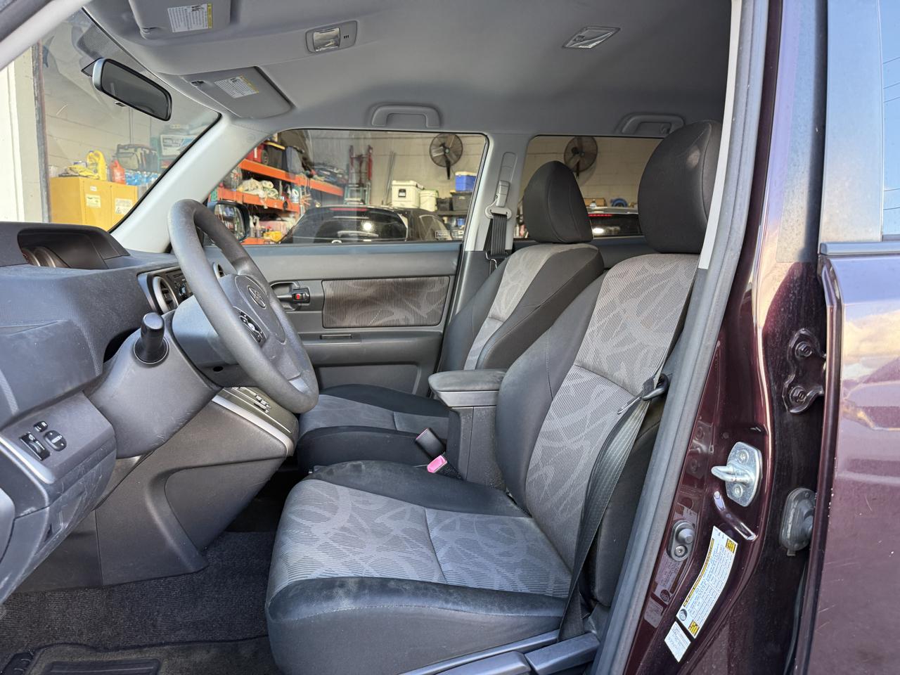 Scion xB 5-Door Wagon 4-Spd AT 2013