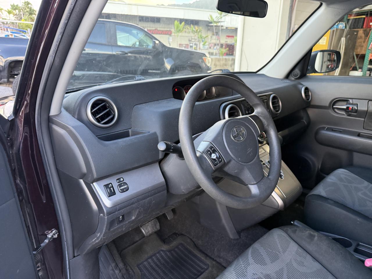 Scion xB 5-Door Wagon 4-Spd AT 2013