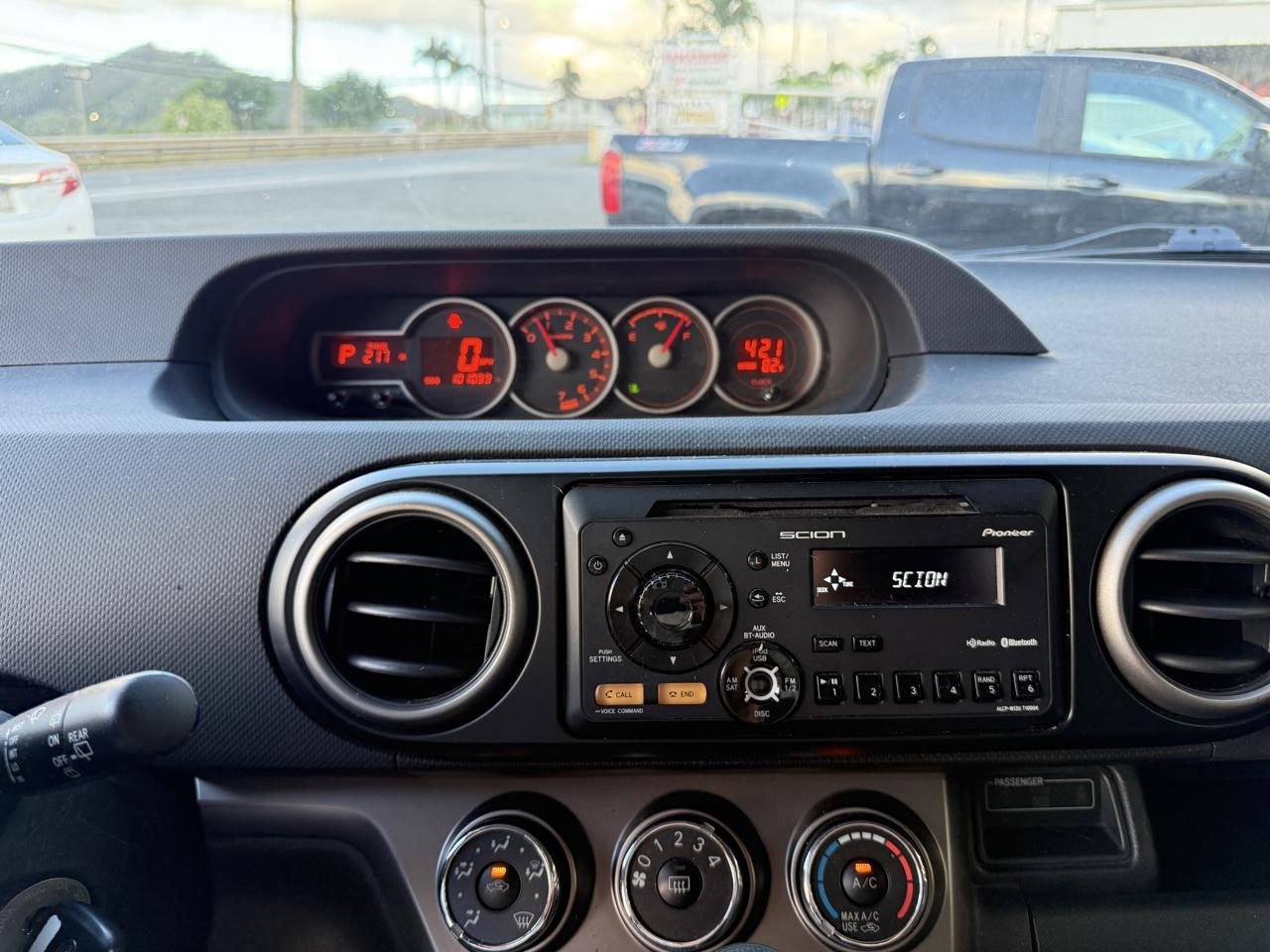 Scion xB 5-Door Wagon 4-Spd AT 2013