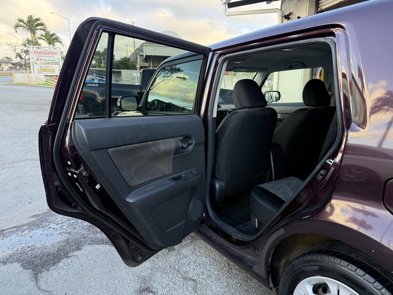 Scion xB 5-Door Wagon 4-Spd AT 2013