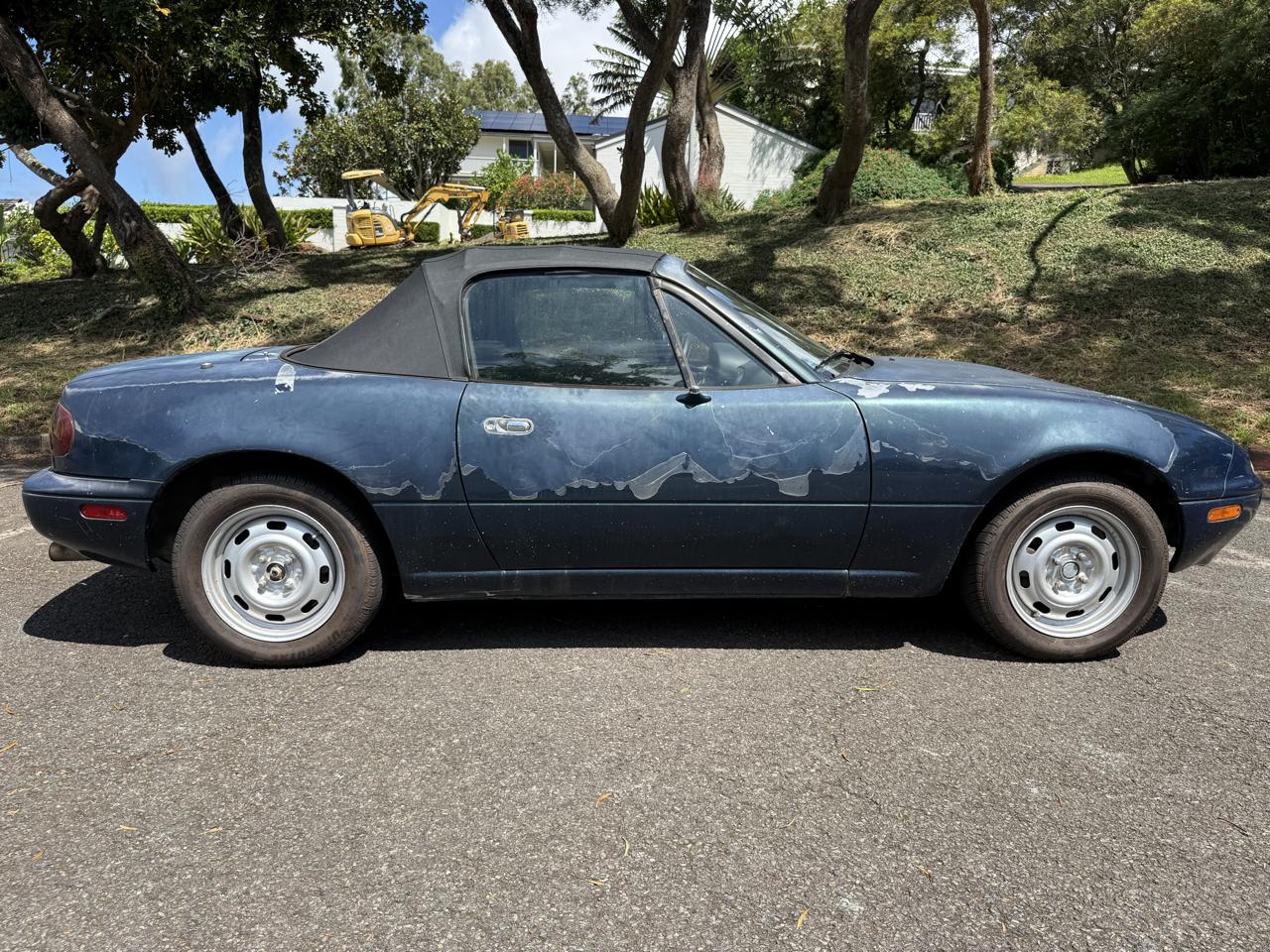 Mazda MX-5 Miata Base 2D Convertible 1996