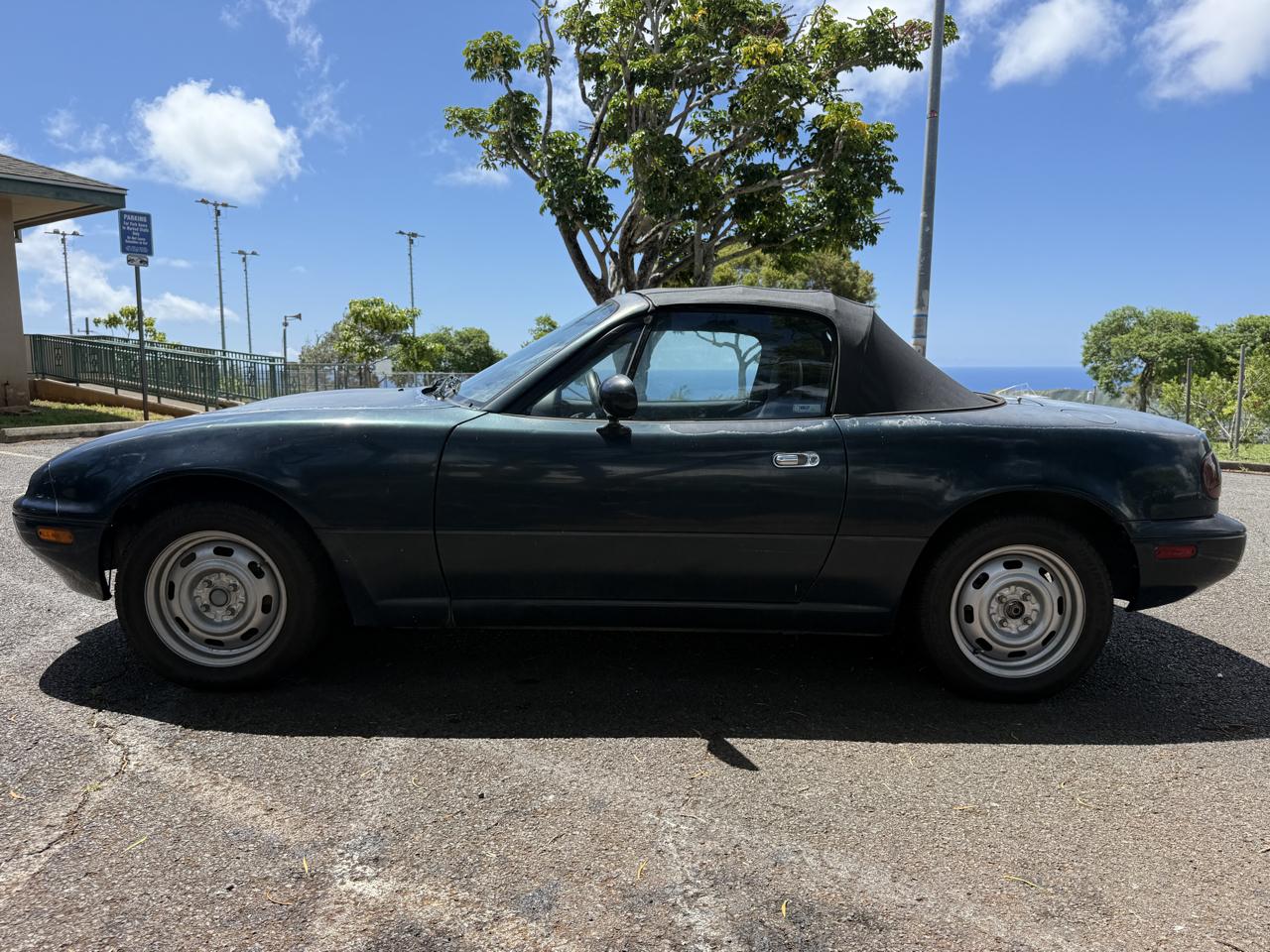 Mazda MX-5 Miata Base 2D Convertible 1996