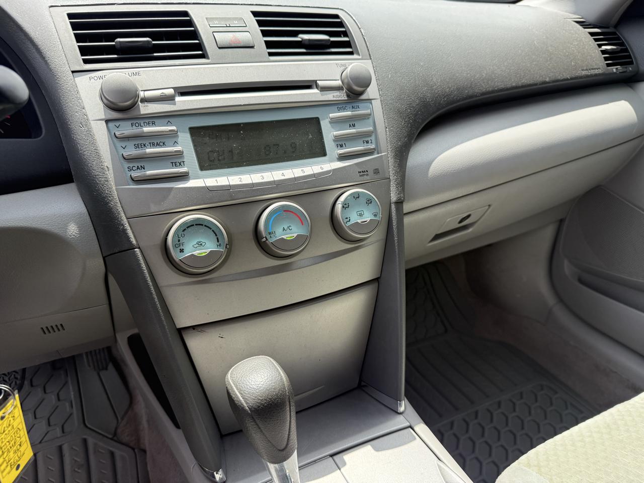 Toyota Camry LE 5-Spd AT 2009
