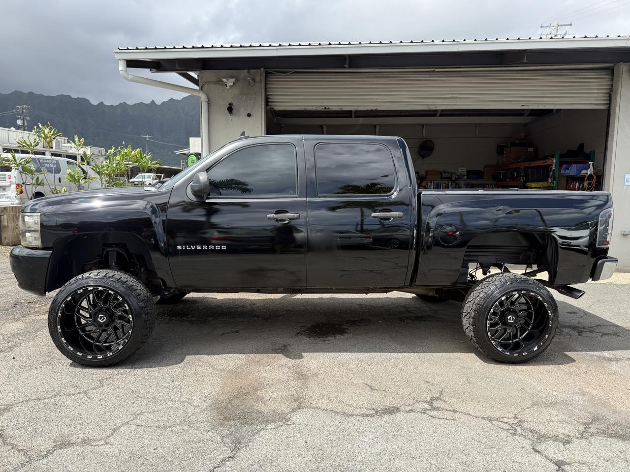 Chevrolet Silverado 1500 LT Crew Cab 2WD 2011
