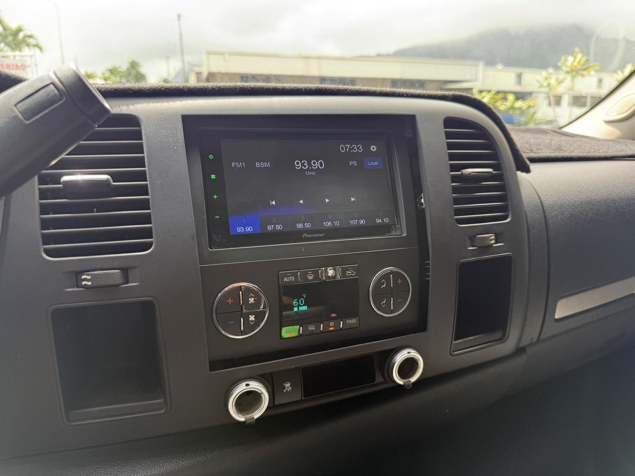 Chevrolet Silverado 1500 LT Crew Cab 2WD 2011