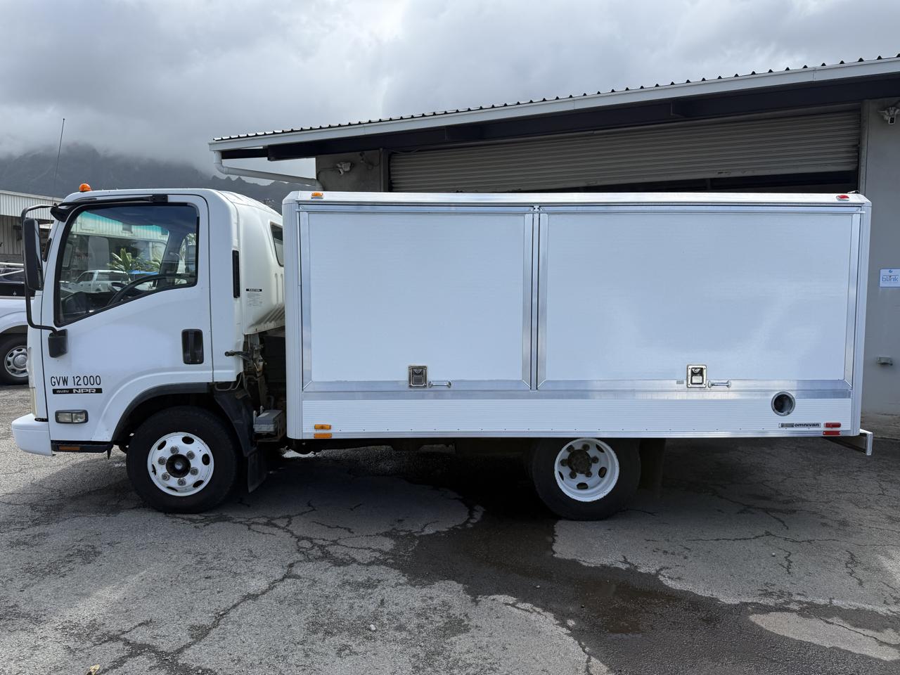 Isuzu NPR  2009