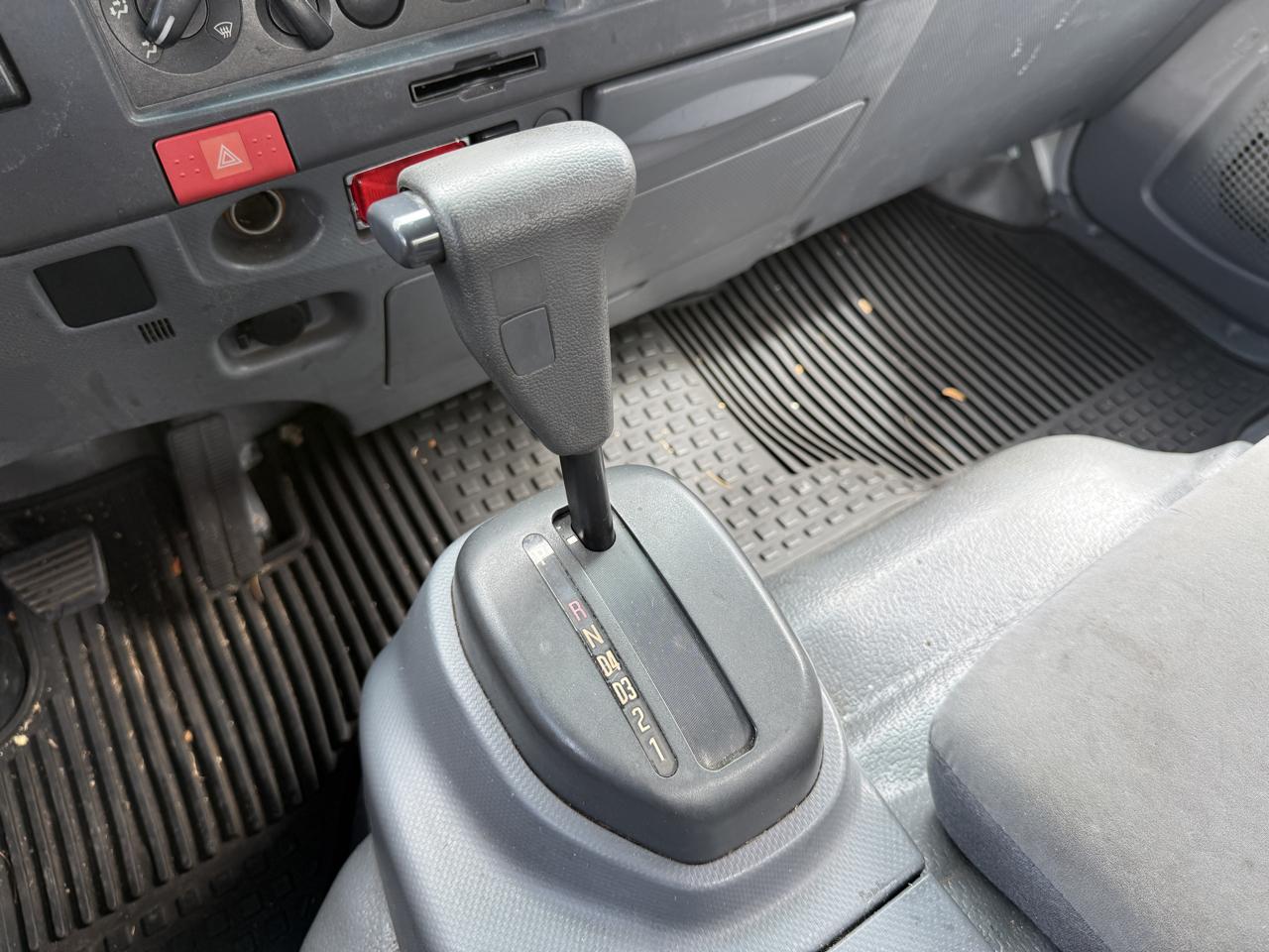 Isuzu NPR  2009