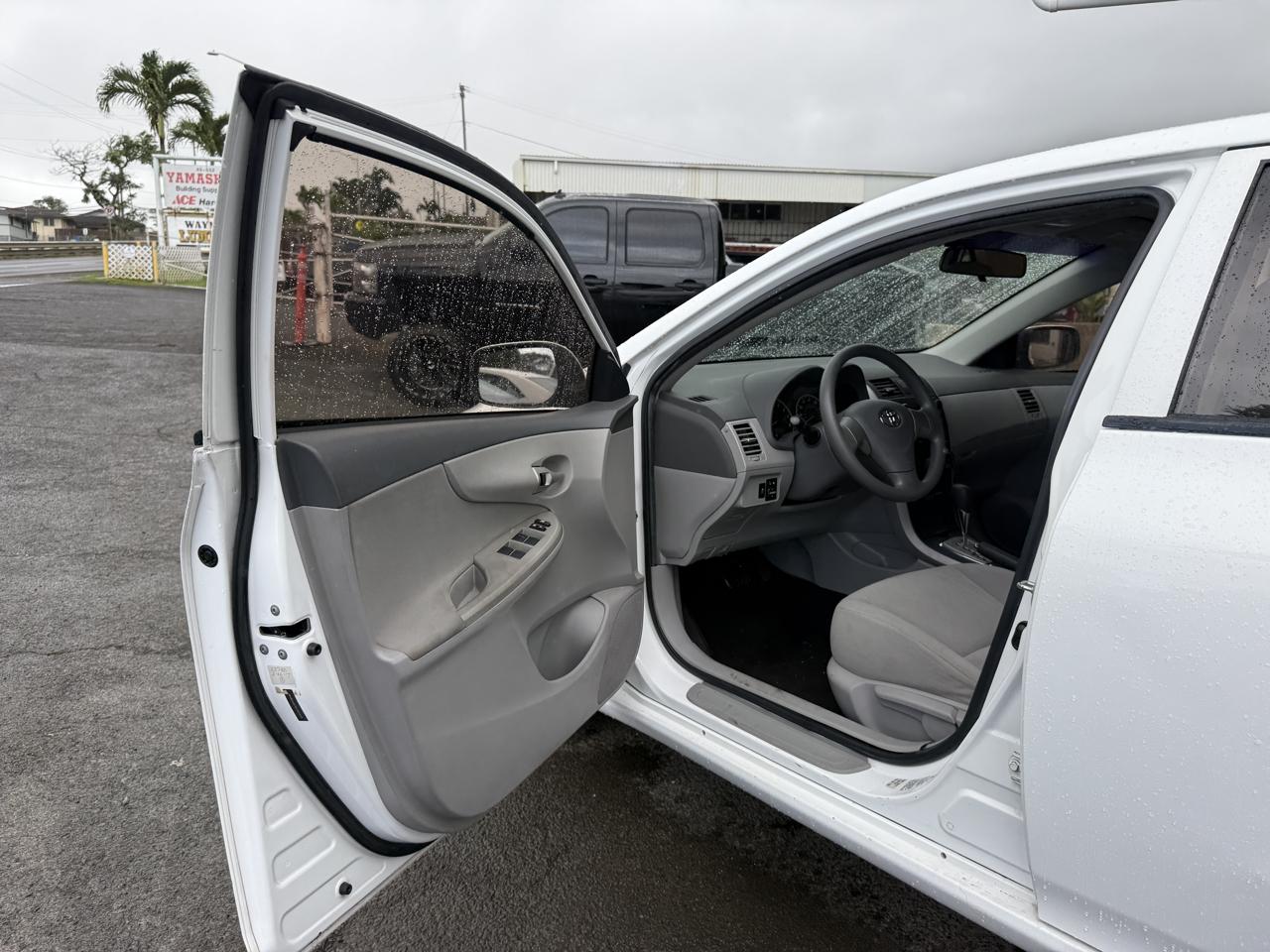 Toyota Corolla LE 2010