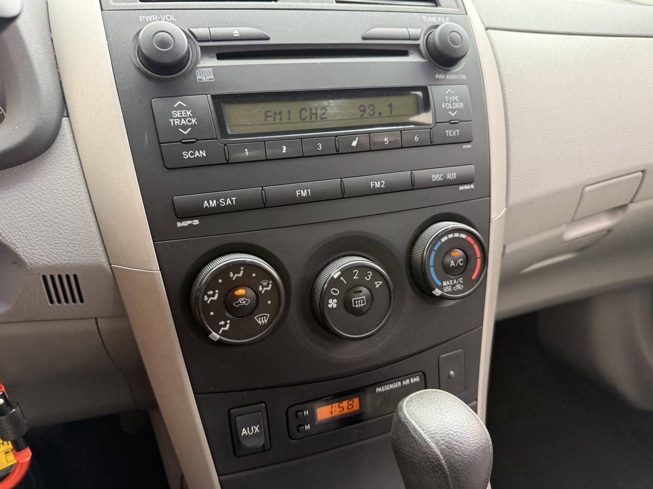 Toyota Corolla LE 2010