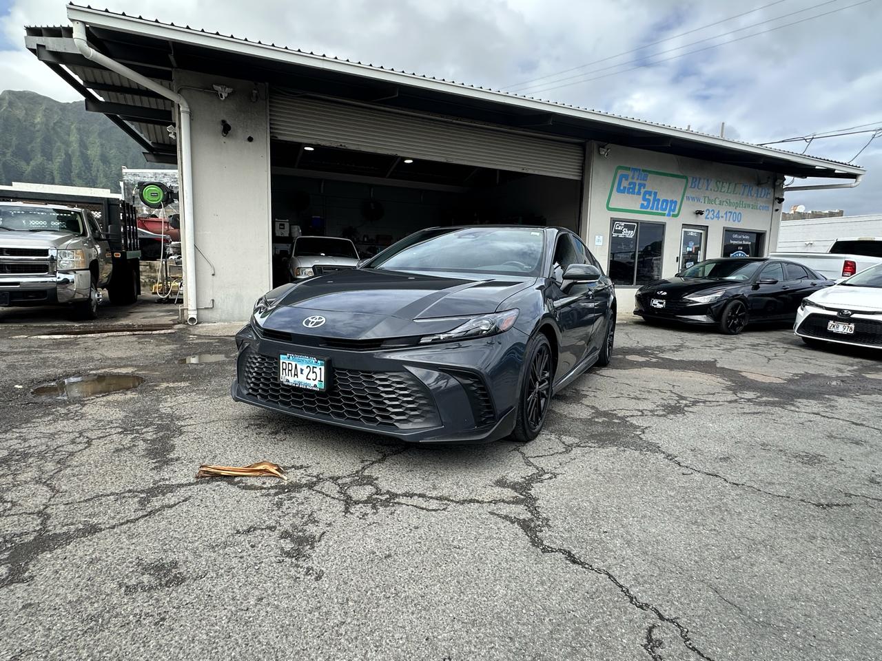 Toyota Camry Hybrid XLE 2025