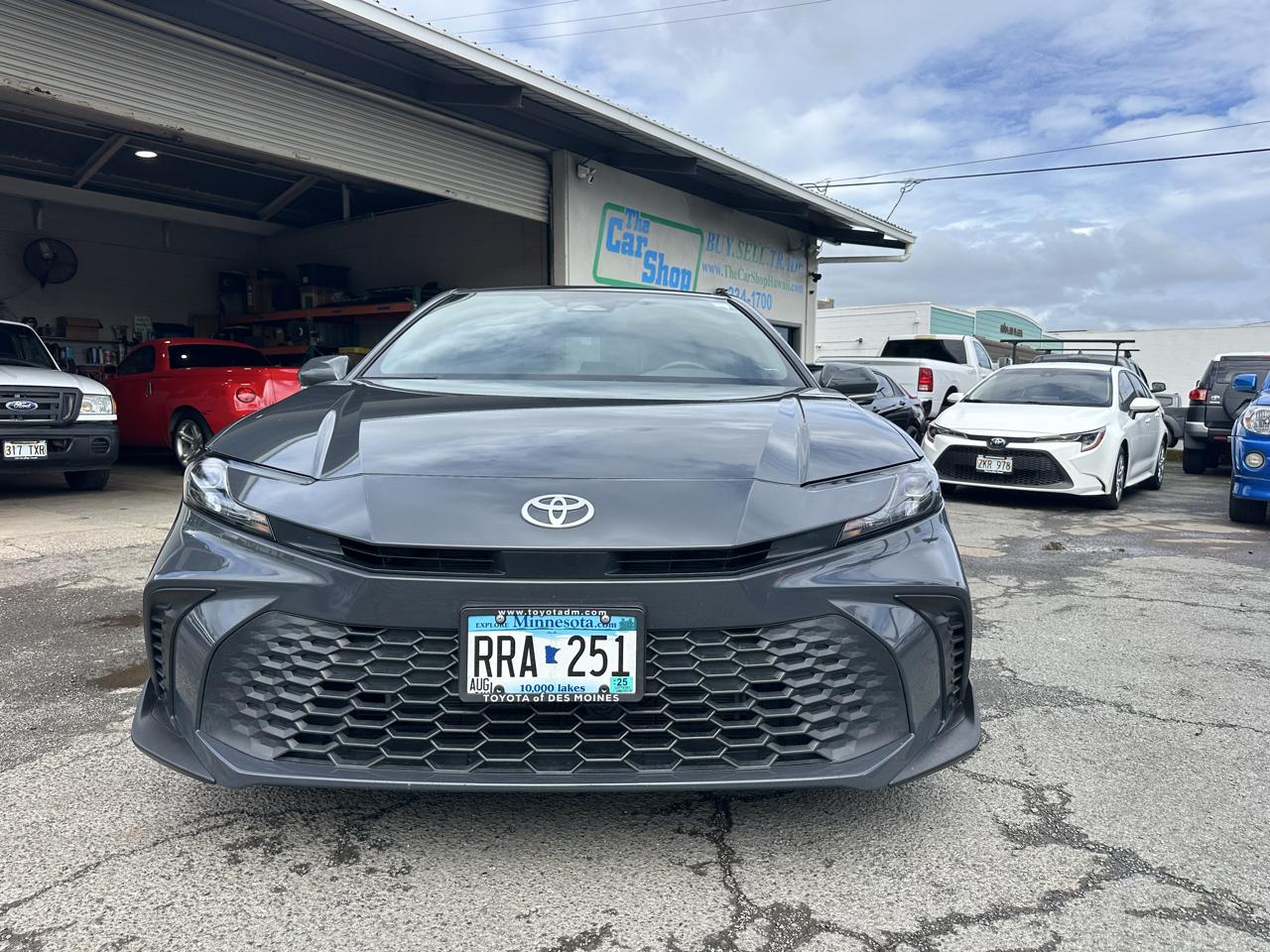Toyota Camry Hybrid XLE 2025