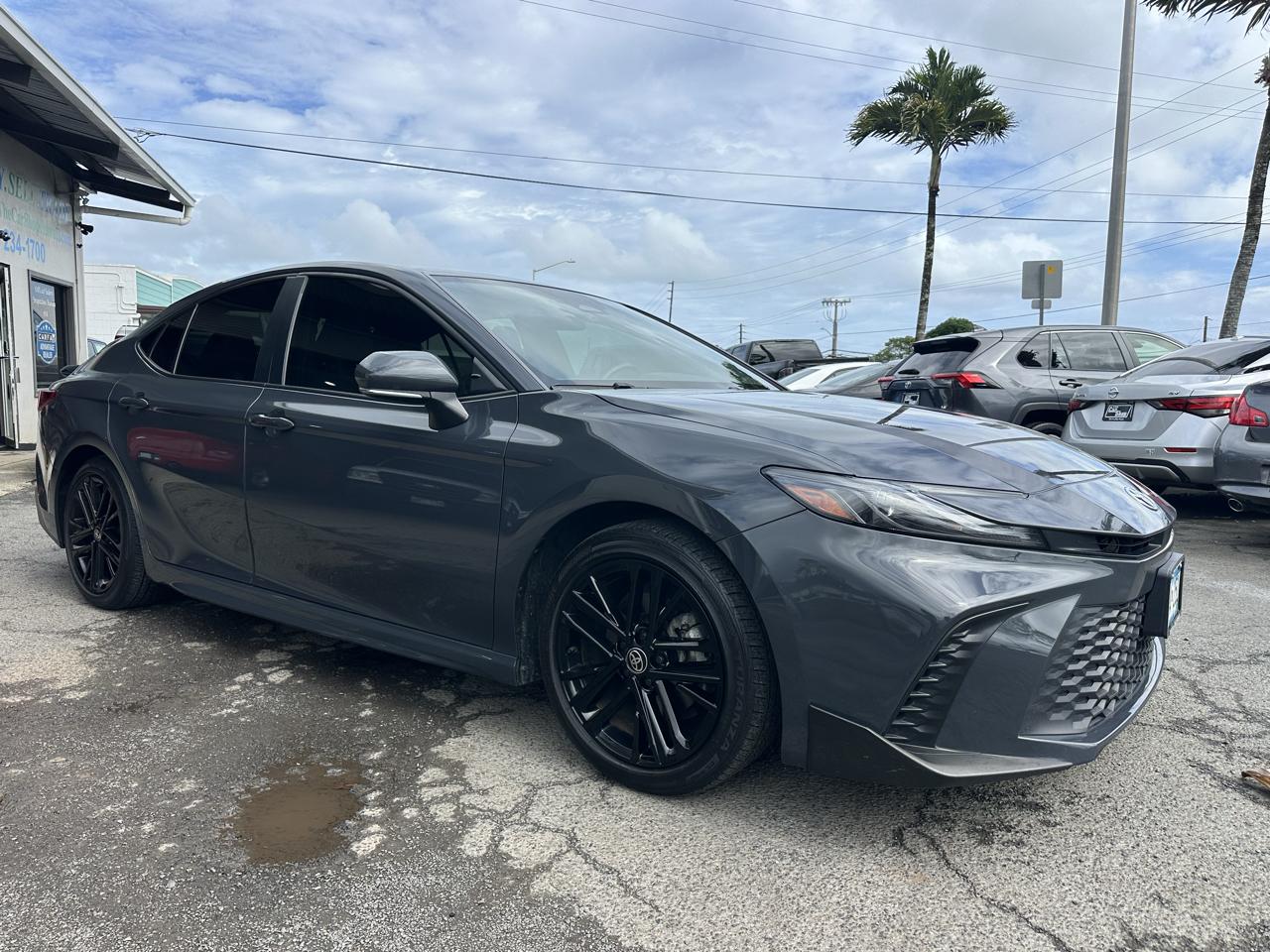 Toyota Camry Hybrid XLE 2025