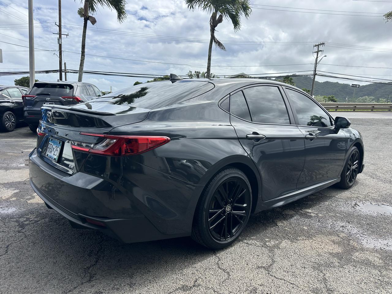 Toyota Camry Hybrid XLE 2025