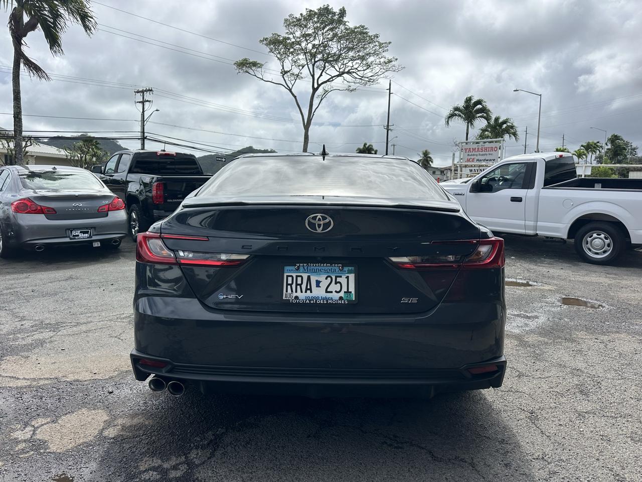 Toyota Camry Hybrid XLE 2025