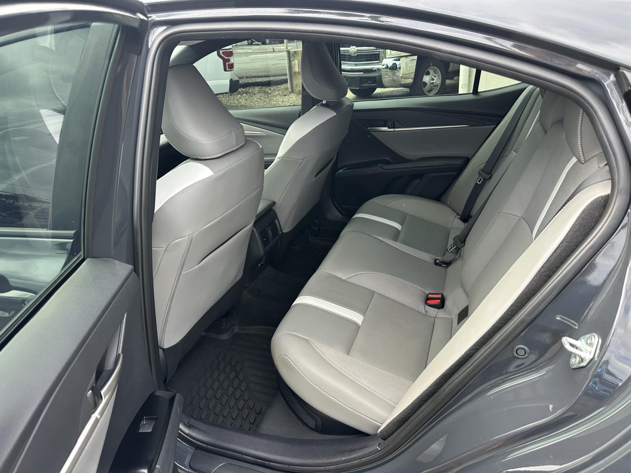 Toyota Camry Hybrid XLE 2025