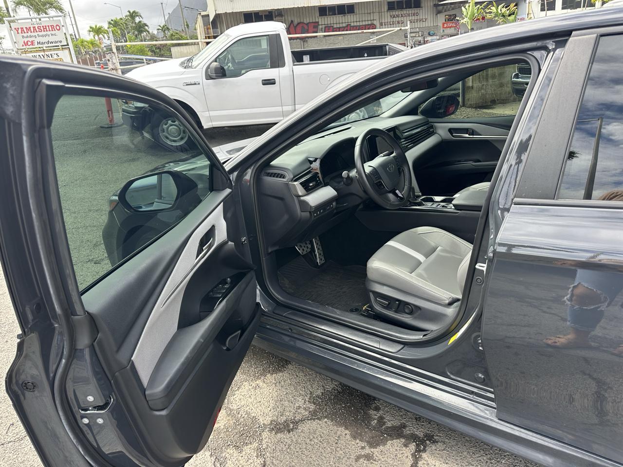 Toyota Camry Hybrid XLE 2025