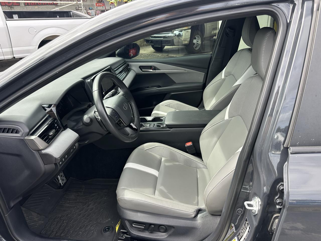 Toyota Camry Hybrid XLE 2025