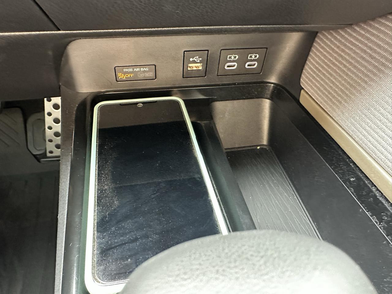 Toyota Camry Hybrid XLE 2025