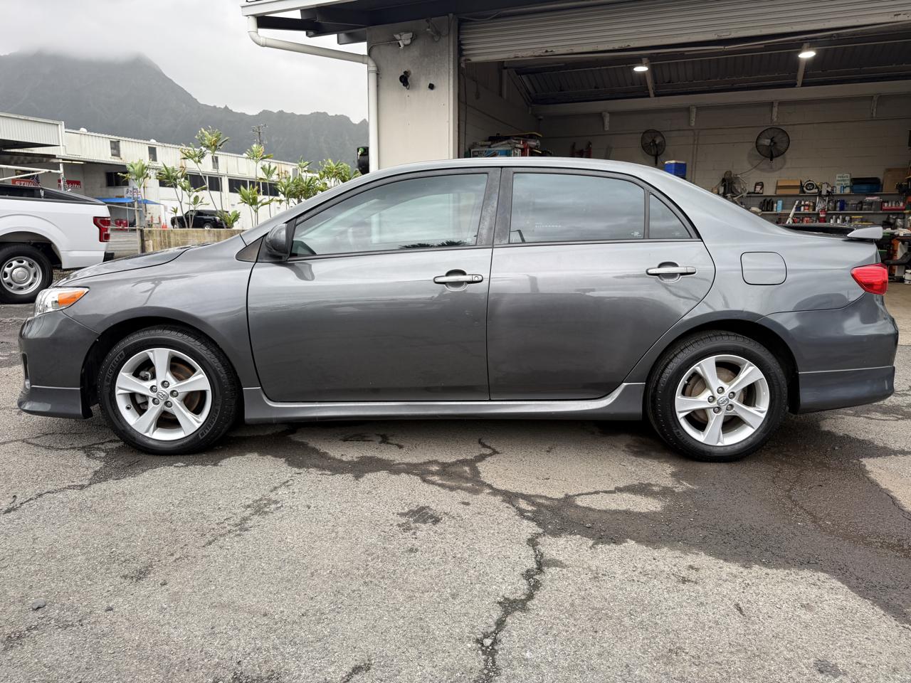 Toyota Corolla S 4-Speed AT 2013