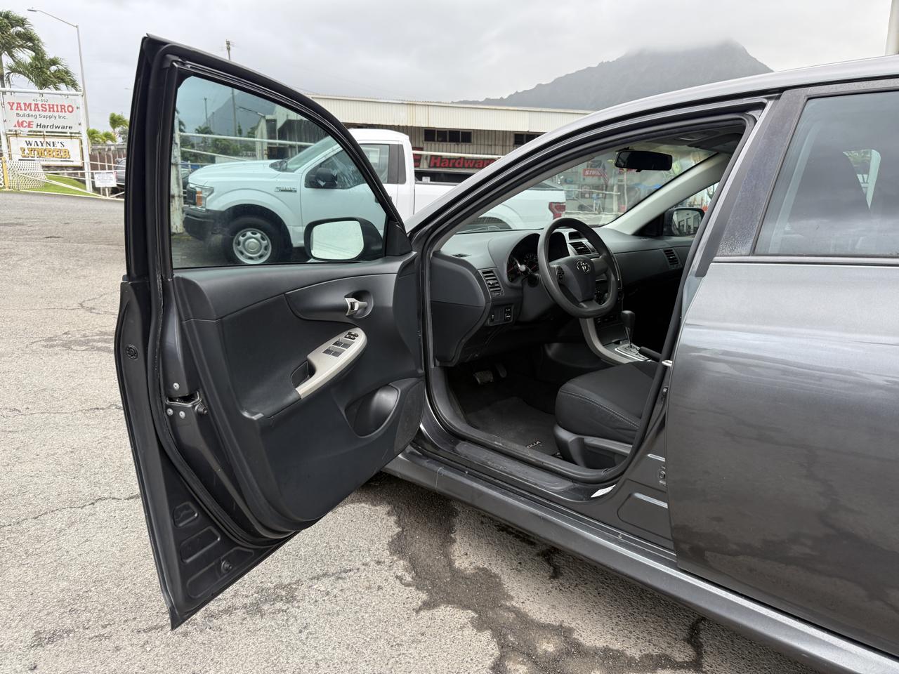Toyota Corolla S 4-Speed AT 2013