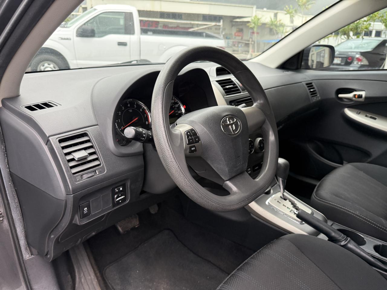 Toyota Corolla S 4-Speed AT 2013