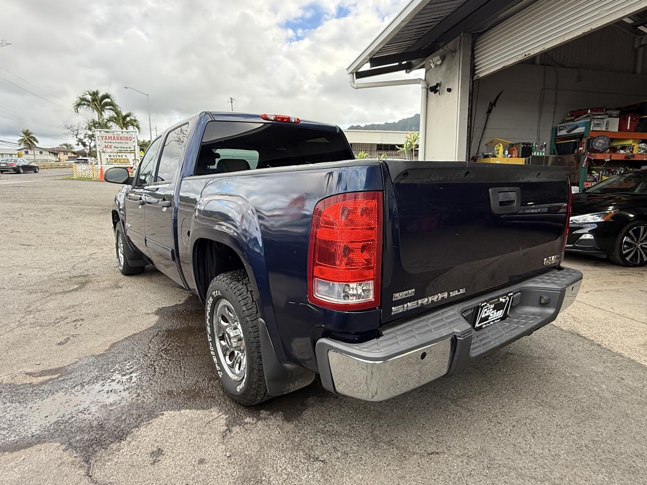 GMC Sierra 1500 SLE Crew Cab 2WD 2011