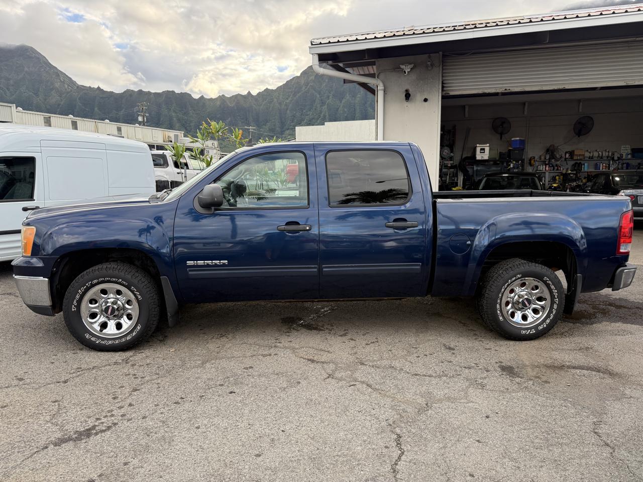 GMC Sierra 1500 SLE Crew Cab 2WD 2011