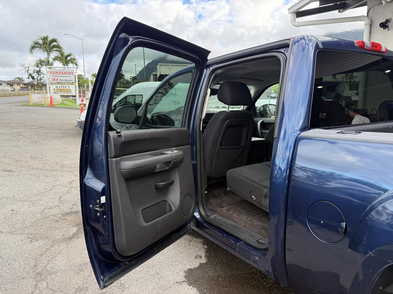 GMC Sierra 1500 SLE Crew Cab 2WD 2011