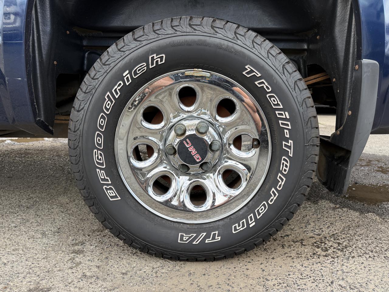 GMC Sierra 1500 SLE Crew Cab 2WD 2011
