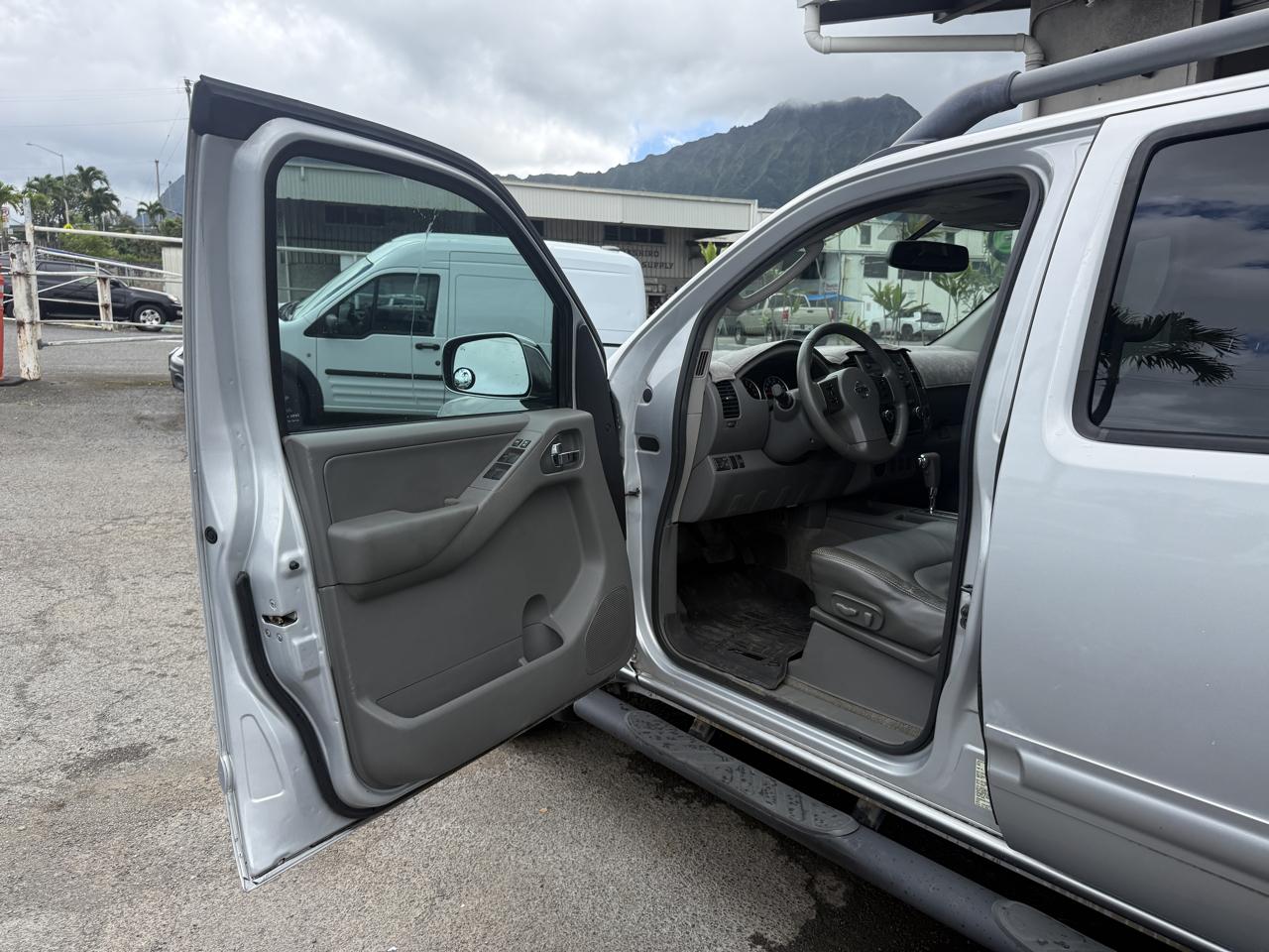 Nissan Frontier SL Crew Cab 2WD 2011
