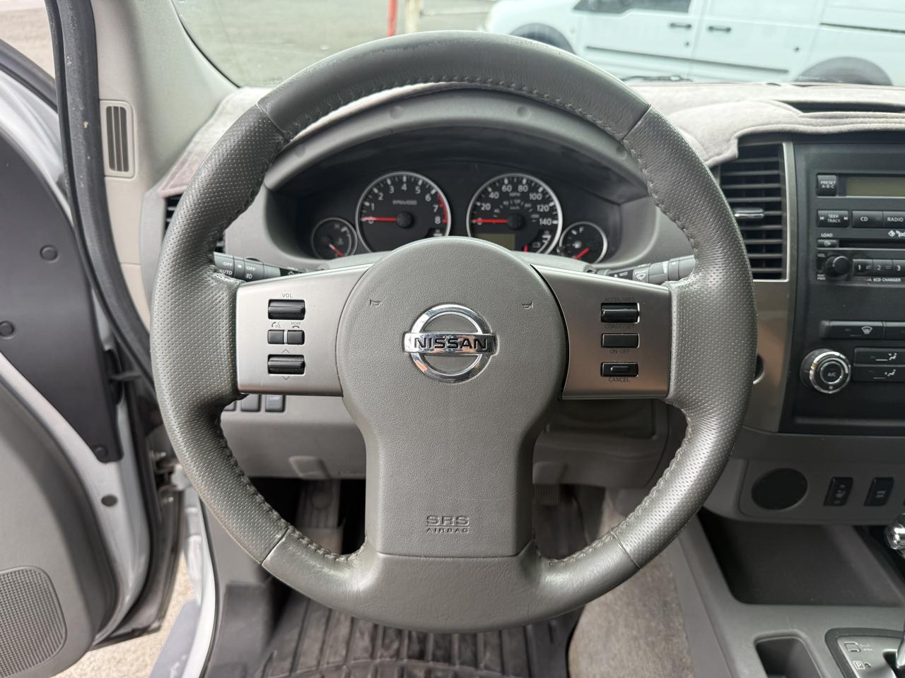 Nissan Frontier SL Crew Cab 2WD 2011