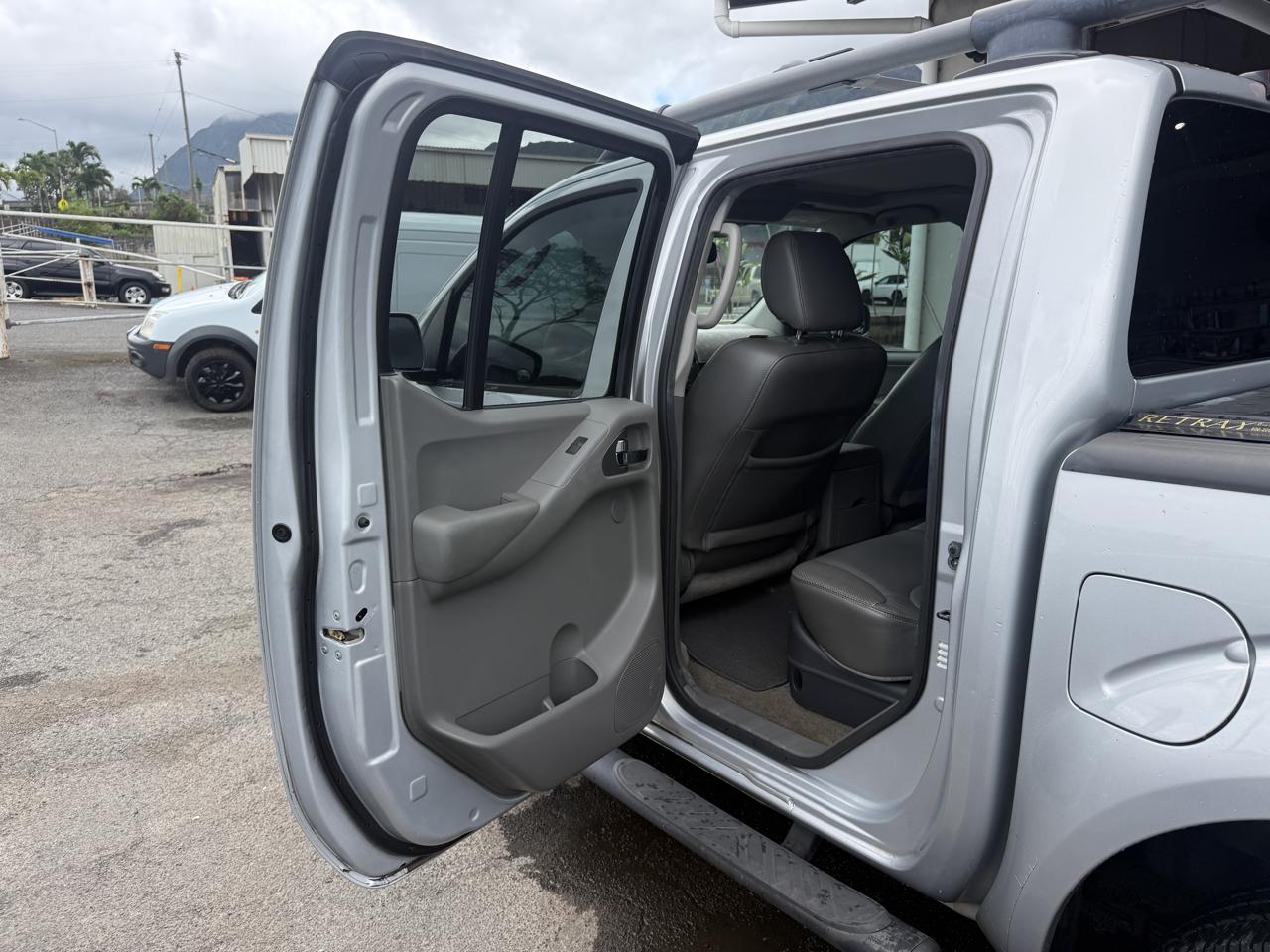 Nissan Frontier SL Crew Cab 2WD 2011
