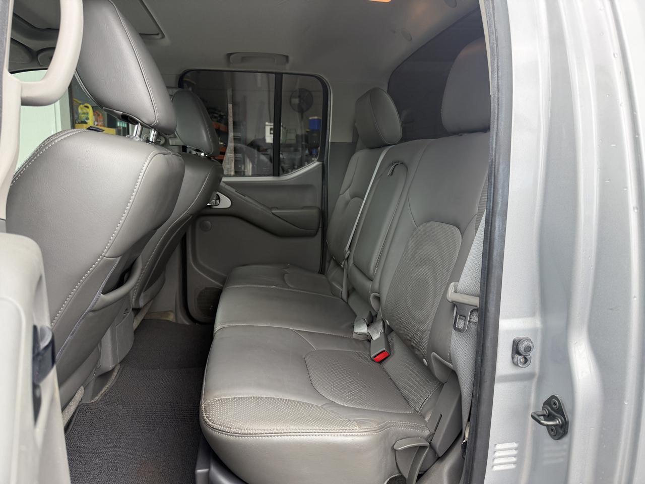Nissan Frontier SL Crew Cab 2WD 2011