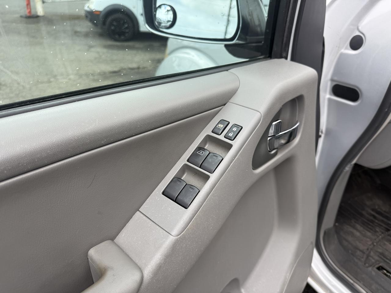 Nissan Frontier SL Crew Cab 2WD 2011