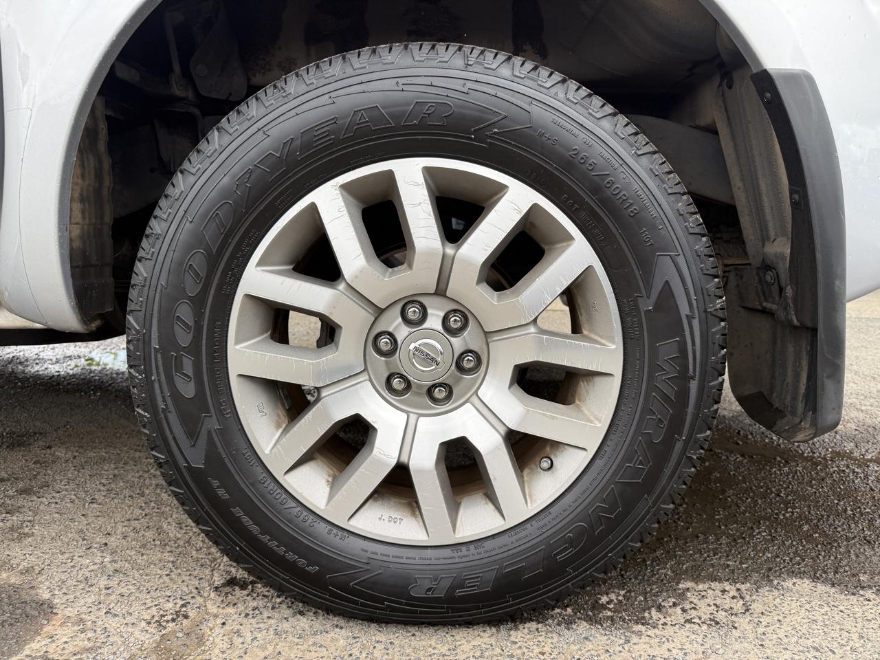 Nissan Frontier SL Crew Cab 2WD 2011