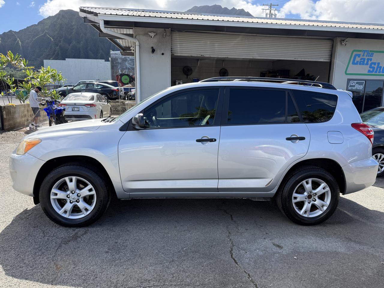 Toyota RAV4 Base I4 2WD 2012